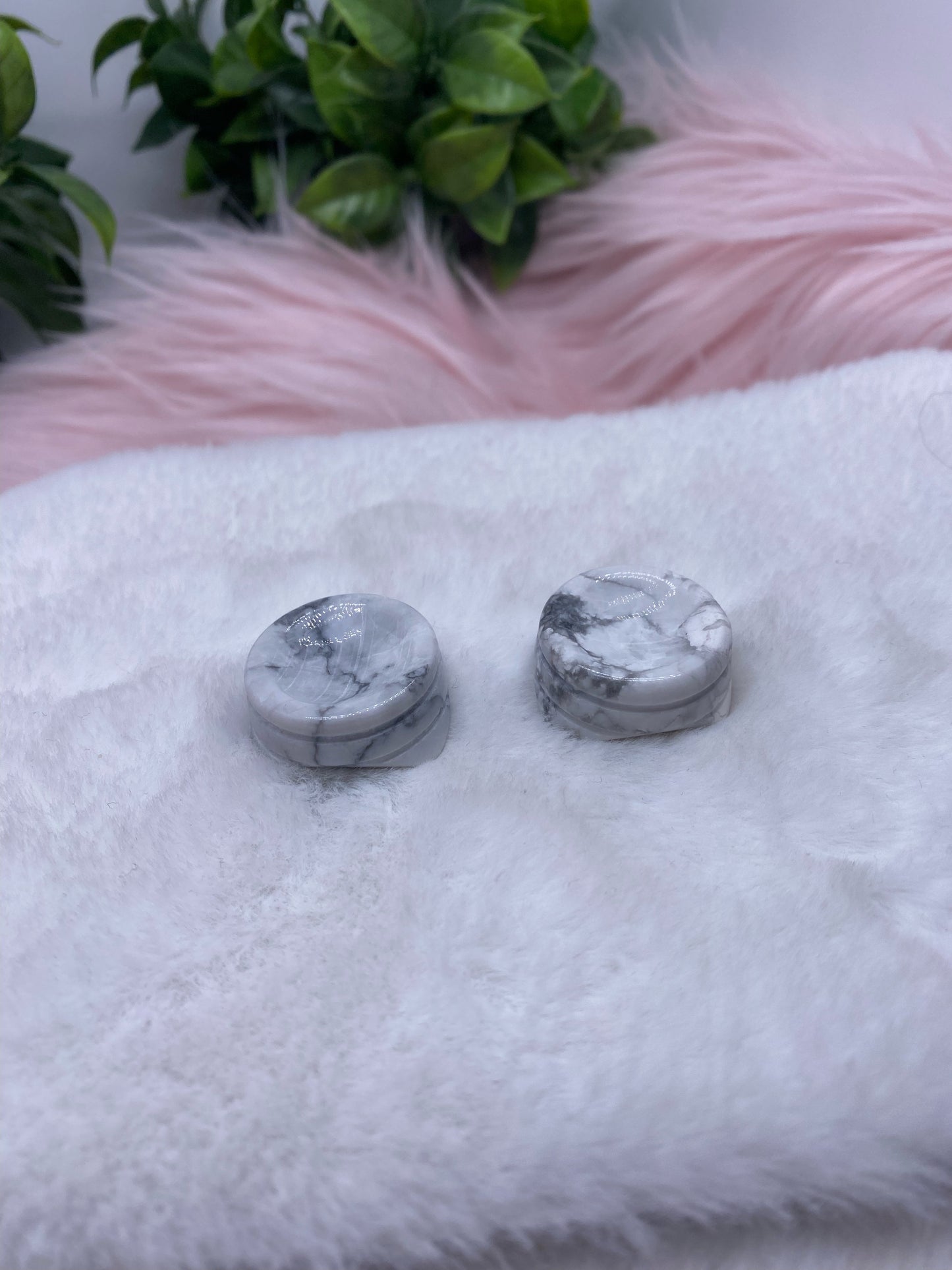 Howlite sphere holder - OM of the Soul